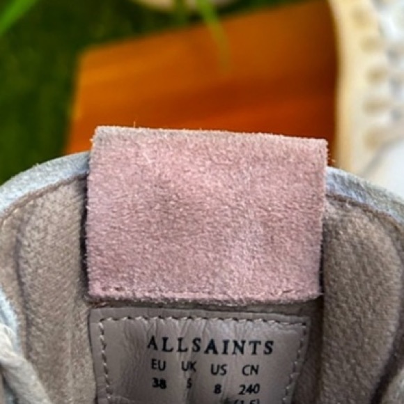 Shana Low Top Sneaker In
Chalk White/ Pink women sise 8 gently used 🌷 - Picture 12 of 12